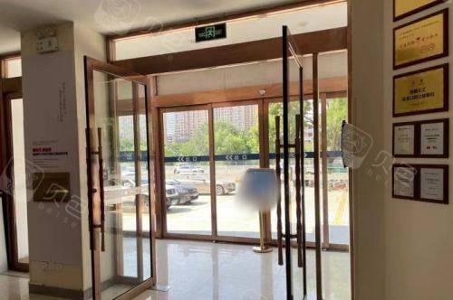 华贝口腔医院大门