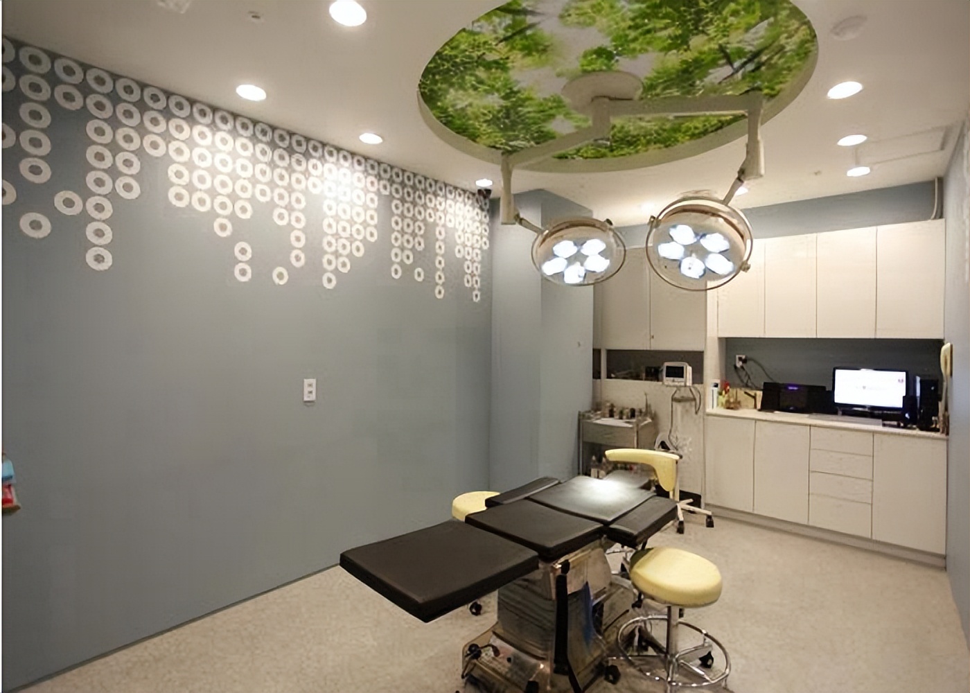 郑州德贝口腔张富强_超植口腔全龄种植_郑州牙科机构推荐